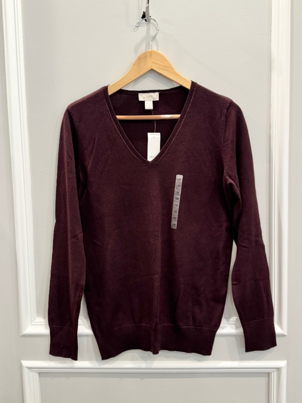 NWT Ann Taylor LOFT V-Neck Fine Knit Sweater Plum Wine Burgundy Medium